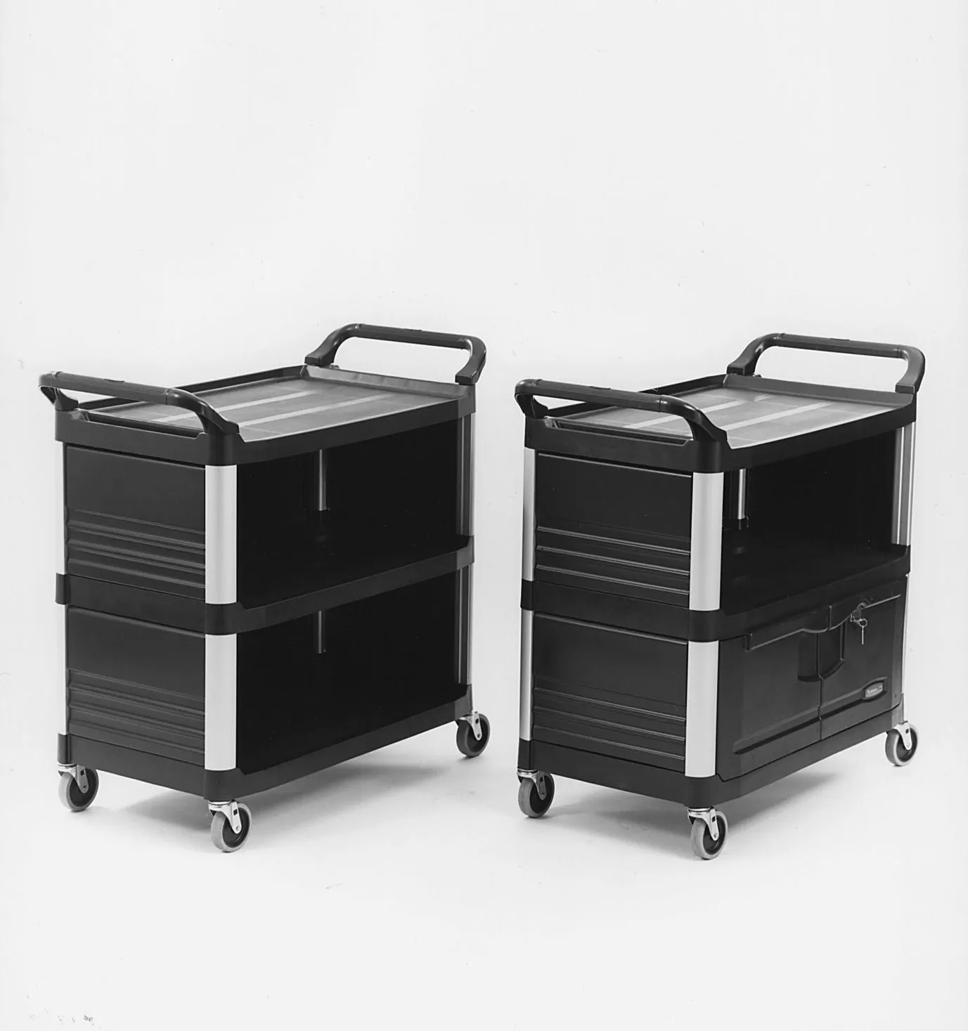 RUBBERMAID X-tra UTILITY CART ENCLOSED on 3 SIDE